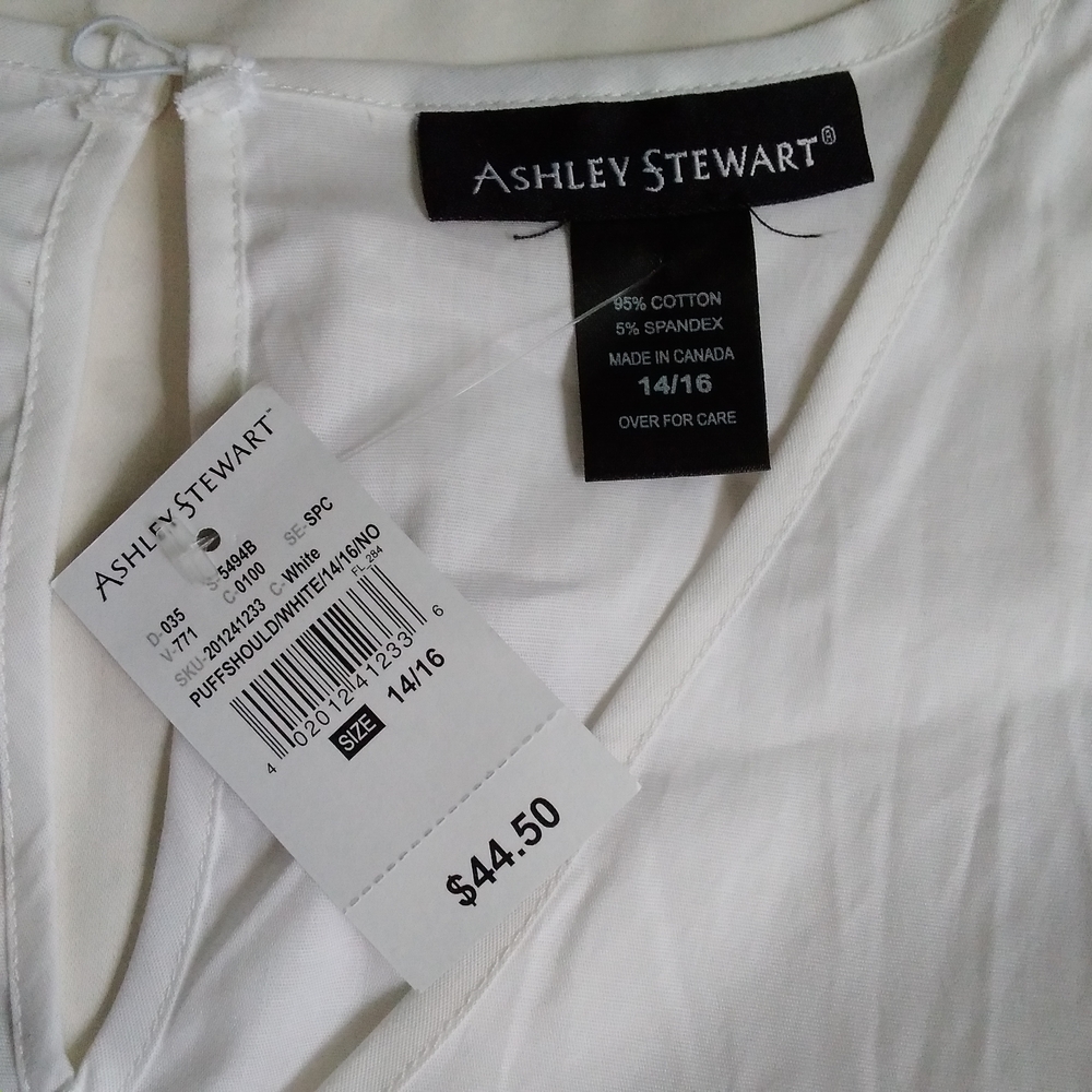 White V-Neck Puff Sleeve Top - Picture 3 of 10